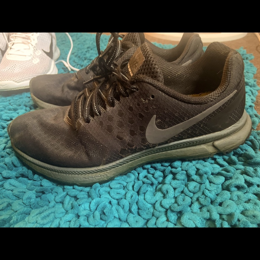 Women’s sz9.5 Nike zoom span.
